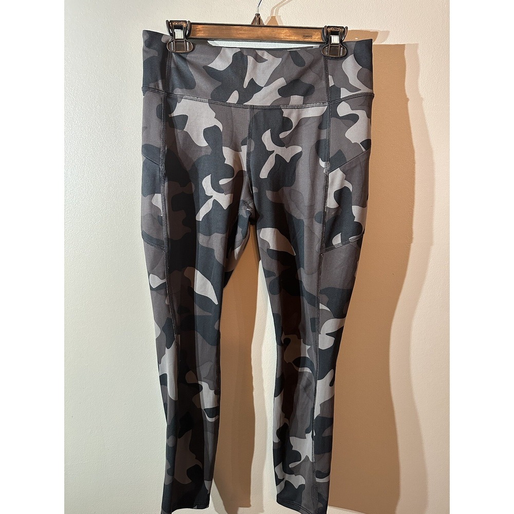 Athleta Size Medium Black Camo Legging